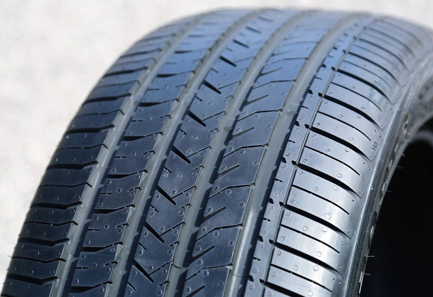 225/45R18 LION SPORT UHP3 95W XL