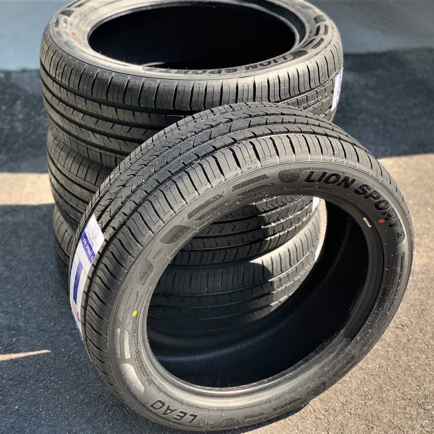 235/45R18 LION SPORT UHP3 98Y XL